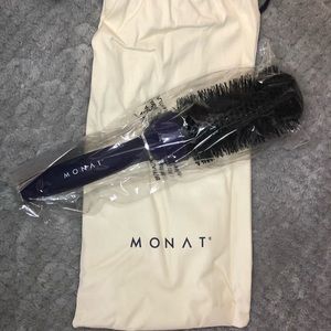Monat vented roller brush